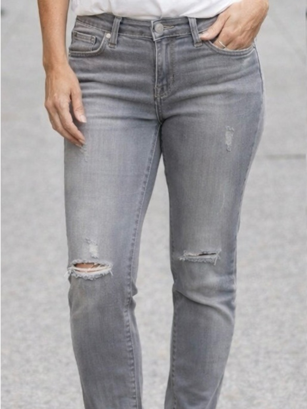 Women's Miss Me Mid-Rise Skinny Jeans/ Gray/ Size 28/ Distressed/